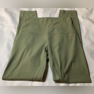 LULULEMON WOMENS LEGGINGS SEE MEASUREMENTS FOR SIZE